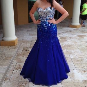 GORGEOUS GOWN ONLY WORN ONCE